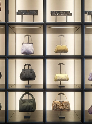 가방 보안 태그 적용